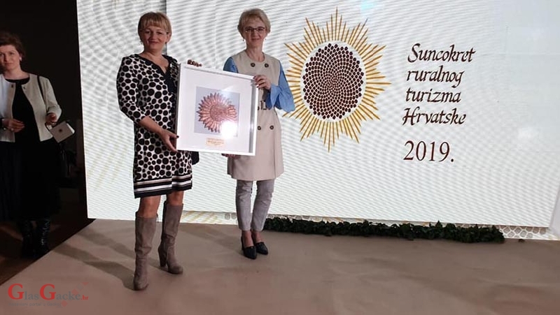 Brončana povelja OPG-u Helene Bogdanić u kategoriji Poduzetnici u ruralnom turizmu 