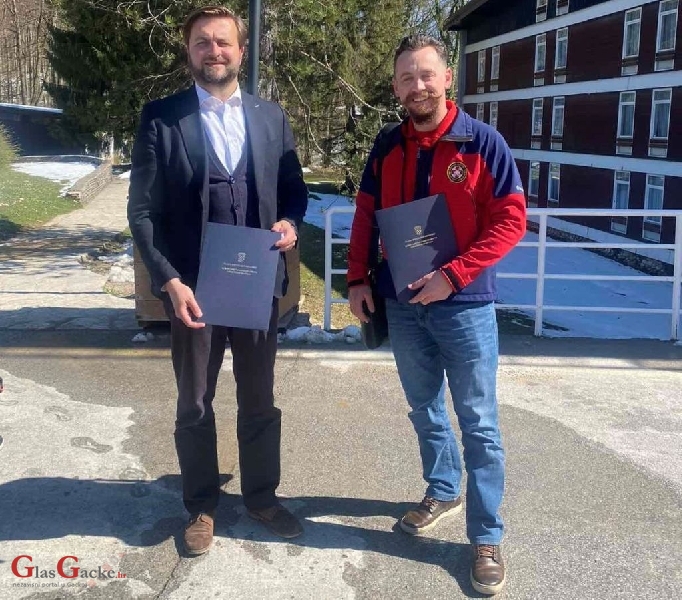 Na Plitvicama potpisan Sporazum o suradnji između Ministarstva gospodarstva i održivog razvoja i Hrvatske gorske službe spašavanja.