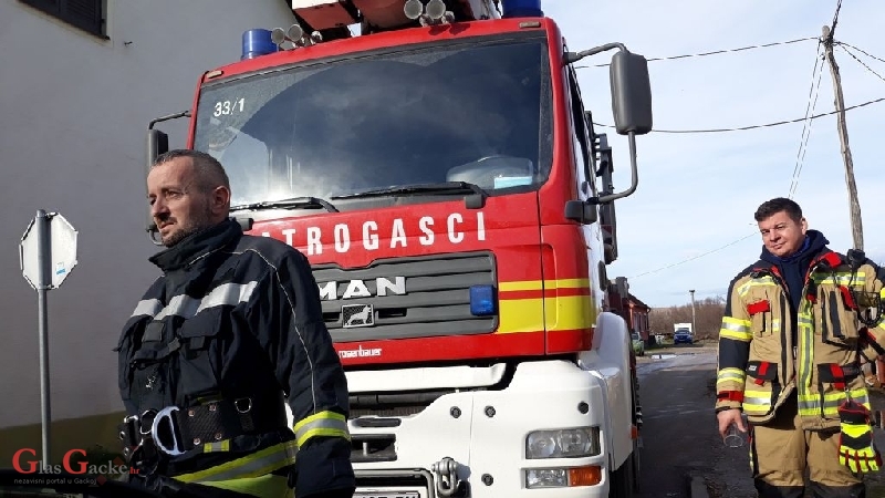 Vatrogasci izravno spasili 30 građana Vatrogasci izravno spasili 30 građana