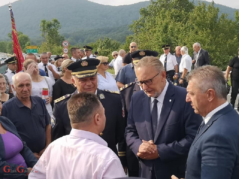 Ministar Davor Božinović prisustvovao svečanom obilježavanju 28. godišnjice pogibije četvorice hrvatskih redarstvenika u Žutoj Lokvi