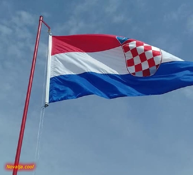 Podignut hrvatski stijeg na brdu Pećina - Kustići Podignut hrvatski stijeg na brdu Pećina - Kustići