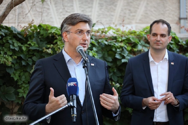 Predsjednik HDZ-a Andrej Plenković s Malenicom i Pavićem sutra u Gospiću Predsjednik HDZ-a Andrej Plenković s Malenicom i Pavićem sutra u Gospiću