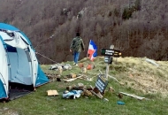 Slovenci na Velebitu izvjesili zastavu SFRJ Slovenci na Velebitu izvjesili zastavu SFRJ