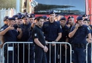 POLICIJA: H-ALTER izmišlja da žigošemo migrante! Tko financira ovaj medij? POLICIJA: H-ALTER izmišlja da žigošemo migrante! Tko financira ovaj medij?
