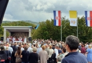 Bogović služio misu kraj Husine jame za sve žrtve komunističkog režima Bogović služio misu kraj Husine jame za sve žrtve komunističkog režima