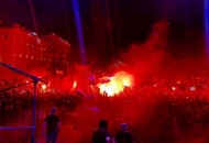 Thompson održao koncert na prepunoj splitskoj Rivi Thompson održao koncert na prepunoj splitskoj Rivi