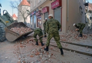  'Isposnički borci za ljudska prava' i razne udruge za zaštitu žena ne raščišćavaju ruševine Zagreba; to su ostavili policiji, vatrogascima