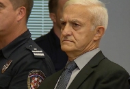 Ma kamo bi ti, nesrećo, ušao? Ma kamo bi ti, nesrećo, ušao?