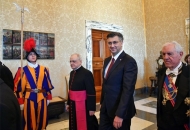 I nad Papom ima Irinej I nad Papom ima Irinej