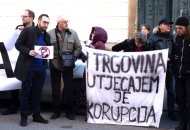 Tko te hrani, taj te i jaše Tko te hrani, taj te i jaše