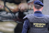 Automobilom pregazio interventnog policajca Automobilom pregazio interventnog policajca