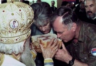 Papa Franja roni suze za Irinejom Papa Franja roni suze za Irinejom