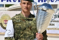 Skupnik Nikola Knežević najspremniji je pripadnik HV-a. Skupnik Nikola Knežević najspremniji je pripadnik HV-a.