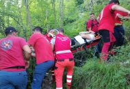 Spašen mladić u NP Plitvička jezera, poskliznuo se i pao u jezero Spašen mladić u NP Plitvička jezera, poskliznuo se i pao u jezero