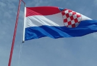 Podignut hrvatski stijeg na brdu Pećina - Kustići Podignut hrvatski stijeg na brdu Pećina - Kustići