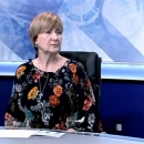 Reže Ruža kao sabljom