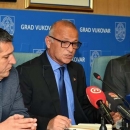 Život branitelja vrijedi koliko i jedna plastična dvojezična ploča