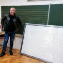 POP U KNINSKOJ ŠKOLI PODIJELIO TABLETE SAMO SRPSKOJ DJECI