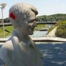 Prijetilo se našim dečkima noževima i pištoljima, a sin ‘milicajca’ je oštetio bistu Jeana-Michela Nicoliera