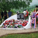 Vijenci i svijeće na spomenik braniteljima u Otočcu i Zalužnici
