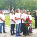 Vijenci i svijeće na spomenik braniteljima u Otočcu i Zalužnici