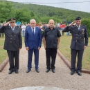 Vijenci i svijeće na spomenik braniteljima u Otočcu i Zalužnici