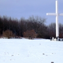 Bijeli križ na bijelom snijegu ...