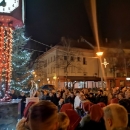 U Otočcu upaljena prva adventska svijeća