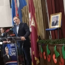 Grabar-Kitarović: "Ismijavaju me da sam hodajući gaf zato što pjevam s vama..."