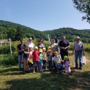 Djeca iz brinjskog vrtića posjetili OPG Rajačić i kušali maline 