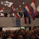 Grabar-Kitarović: "Ismijavaju me da sam hodajući gaf zato što pjevam s vama..."
