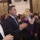 Grabar-Kitarović: "Ismijavaju me da sam hodajući gaf zato što pjevam s vama..."