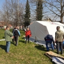 Volonteri Gradskog društva Crvenog križa Otočac podigli šator i ustupili DZ Otočac na korištenje