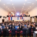 Grabar-Kitarović: "Ismijavaju me da sam hodajući gaf zato što pjevam s vama..."