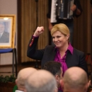 Grabar-Kitarović: "Ismijavaju me da sam hodajući gaf zato što pjevam s vama..."