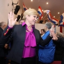 Grabar-Kitarović: "Ismijavaju me da sam hodajući gaf zato što pjevam s vama..."