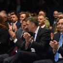 SAM VRH HDZ-a DOŠAO NA SKUP U GOSPIĆ: Govorili su Plenković i Jandroković, Šeks je citirao stihove, Bulić izazvao erupciju dvorane