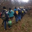 BiH policija u kolonama prevozi migrante tik uz hrvatsku granicu; MUP: 'Zabrinuti smo'