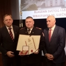 Don Jure Ladišić dobitnik nagrade Grada Otočca, uručene i plakete i medalja Grada Otočca 