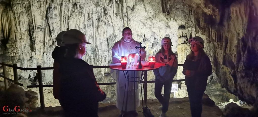 Prva misa u Baraćevim špiljama
