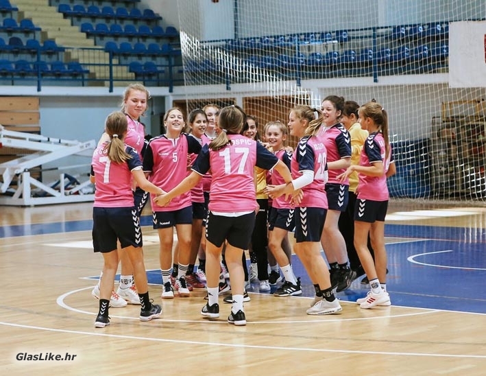 Rukometašice U 12 sa +40 otvorile natjecanje u 1. HRL 