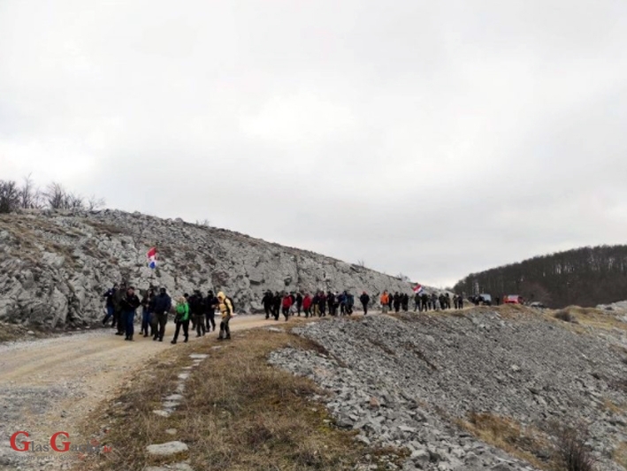 Na Velebitu održan drugi Hod za Gavrana