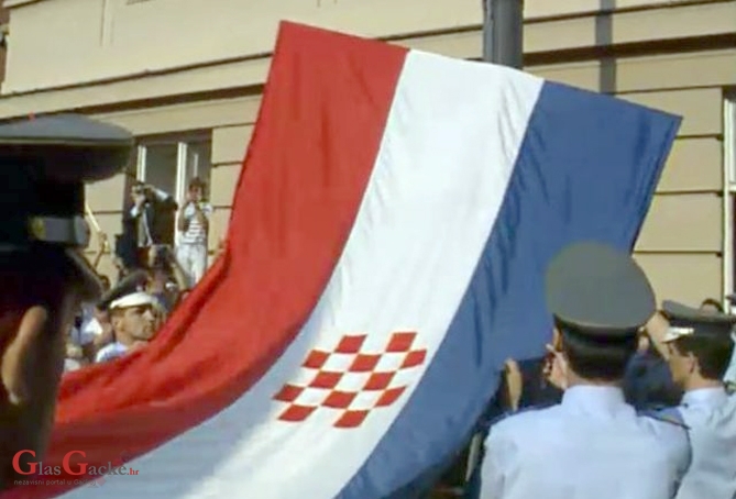 Na današnji dan 1990. podignut hrvatski barjak pred Hrvatskim saborom