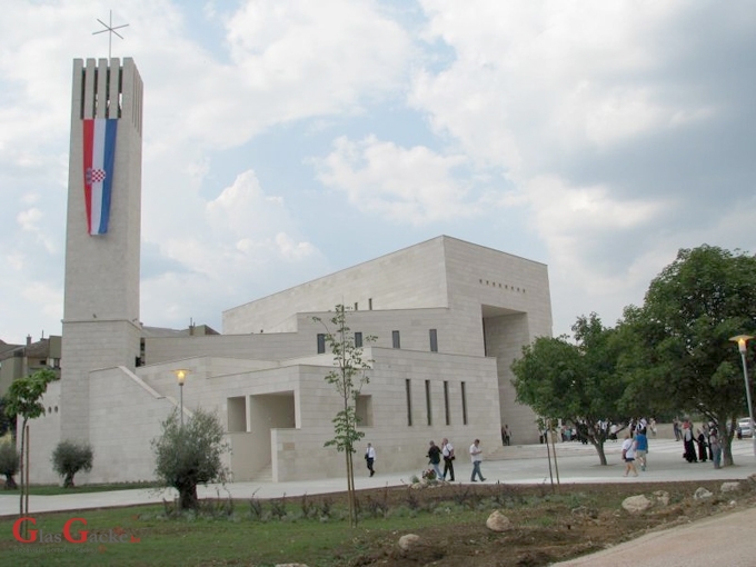 Mons. Bogdan predslavio misu na proslavi 26. obljetnice „Oluje“ u Kninu