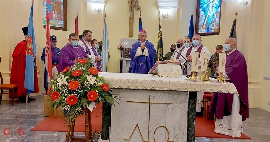 Biskup Križić predvodio misu na 30. obljetnicu pada Slunja i progonstva Slunjana