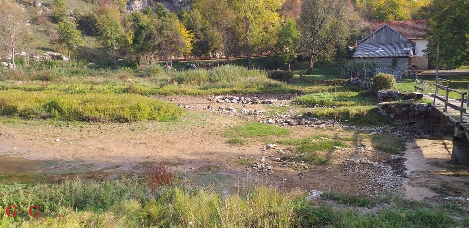 Presušuju gackina vrila, a oni bi vodu baš iz njih uzimali - o kako genijalno!
