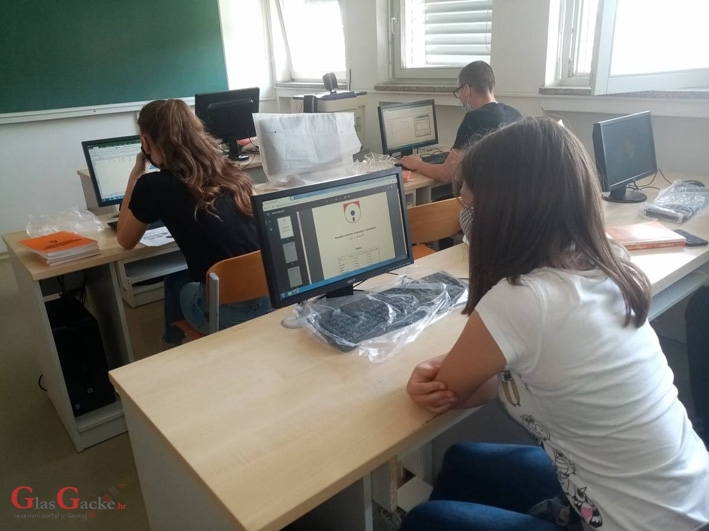 Održano županijsko natjecanje iz informatike za osnovne škole Održano županijsko natjecanje iz informatike za osnovne škole