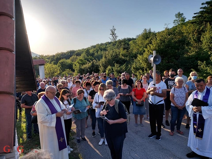 Sinoć Križni put na Krasnu