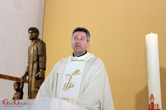 Oproštaj gospićkih župnika i novi dušobrižnici 