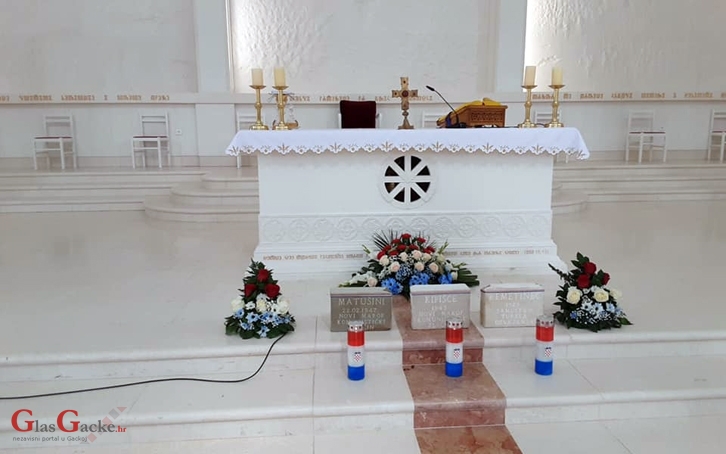 I dalje se donosi kamenje s uklesanim imenima mjesta poslijeratnog zločina